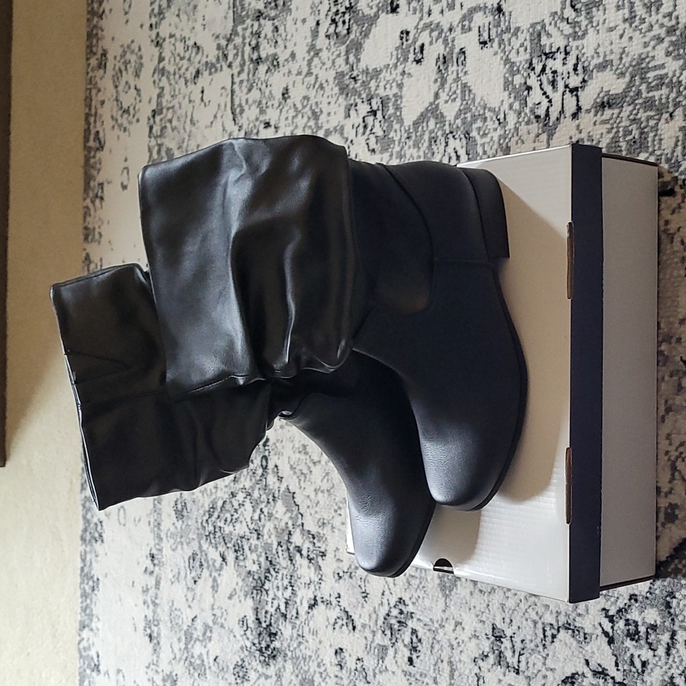 NWT Slouch Boots 8.5